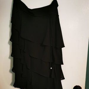 Sandra Darren Size 6 Asymmetrical Black Tiered Skirt